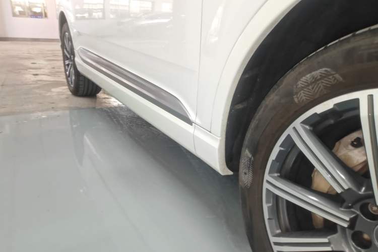 Used Audi Q7 2016 45 TFSI S line Sport Edition Right Side Sill