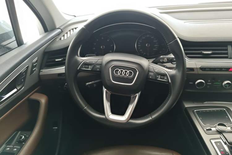 Used Audi Q7 2016 40 TFSI Comfort Model Steering Wheel