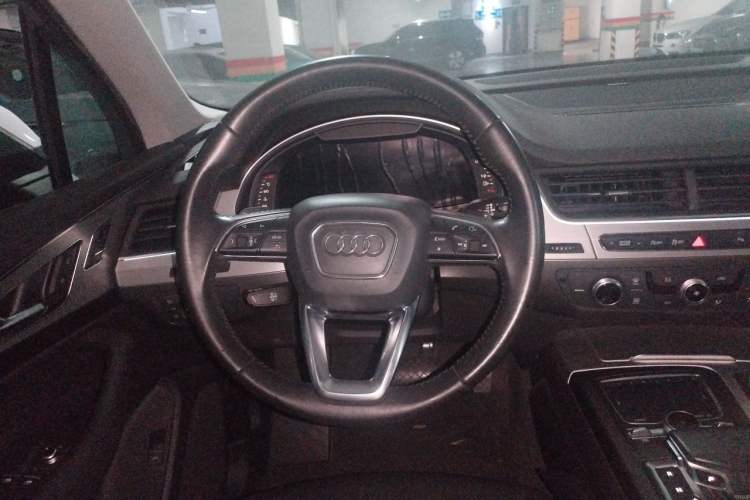 Used Audi Q7 2016 40 TFSI Comfort Model Steering Wheel