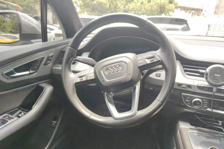 Used Audi Q7 2016 45 TFSI Technology Edition Steering Wheel
