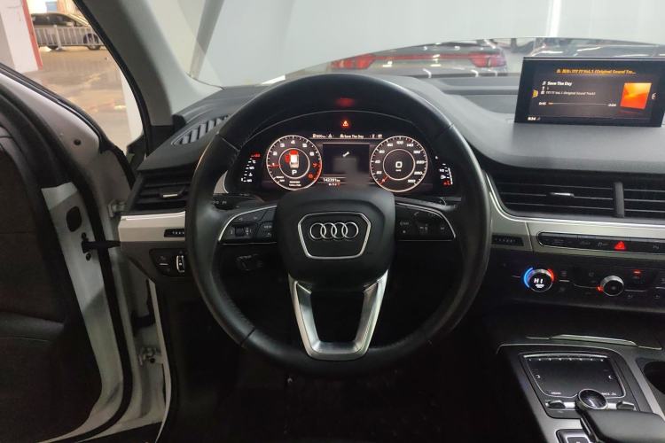 Used Audi Q7 2016 40 TFSI S line Sport Edition Steering Wheel