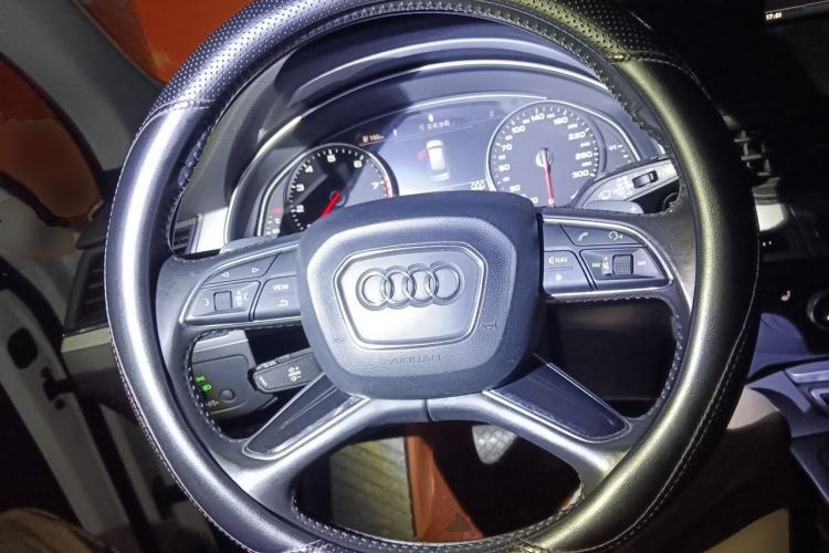 Used Audi Q7 2016 40 TFSI 7 seats Steering Wheel
