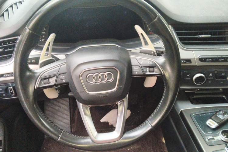 Used Audi Q7 2016 40 TFSI S line Sport Edition Steering Wheel