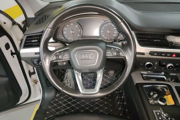 Used Audi Q7 2016 40 TFSI Comfort Model Steering Wheel