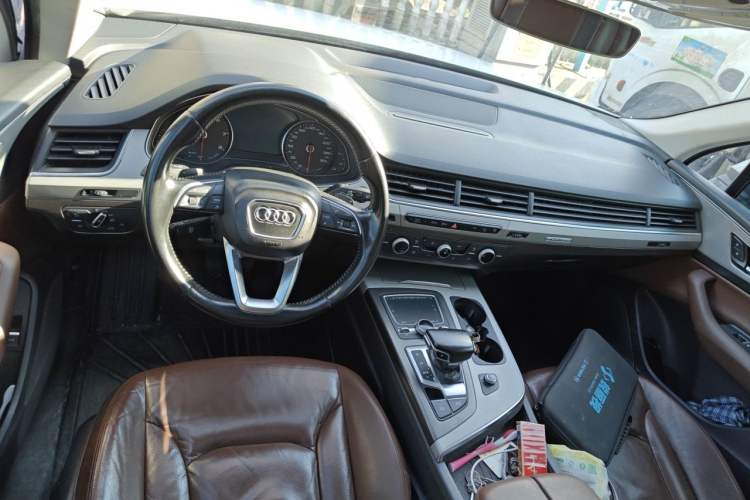 Used Audi Q7 2016 40 TFSI Comfort Model Steering Wheel