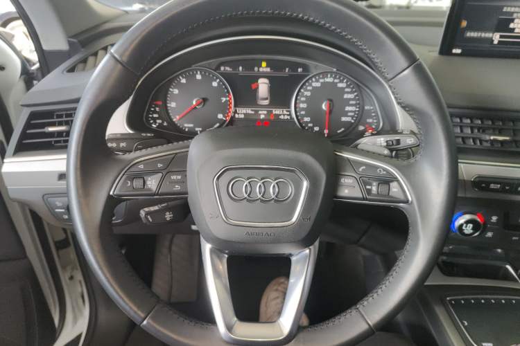 Used Audi Q7 2016 40 TFSI Comfort Model Steering Wheel