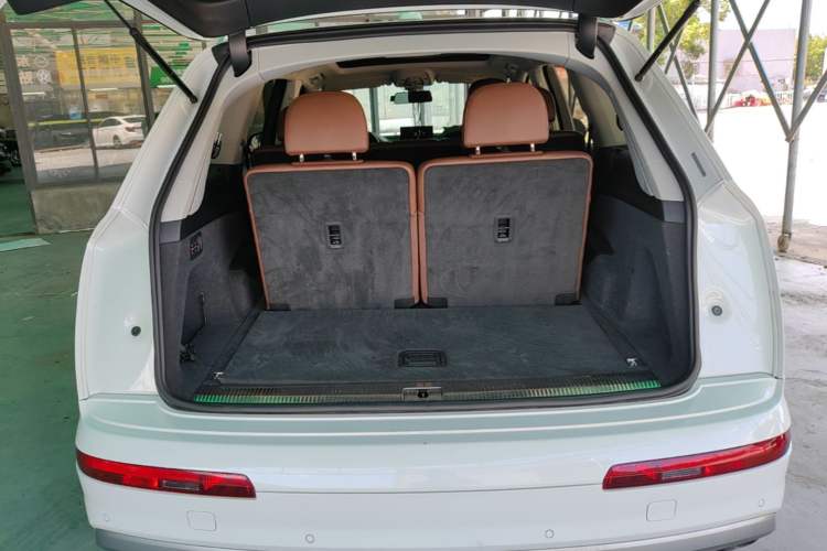 Used Audi Q7 2016 40 TFSI Comfort Model Trunk