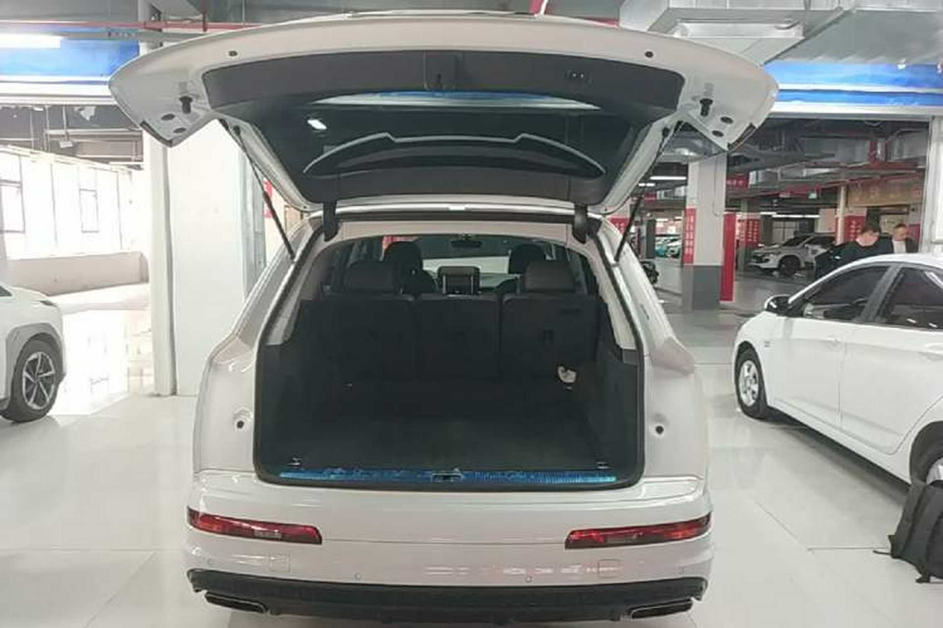 Used Audi Q7 2016 40 TFSI Comfort Model Trunk