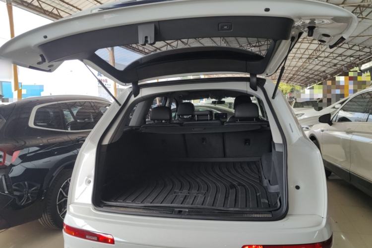 Used Audi Q7 2016 40 TFSI Comfort Model Trunk