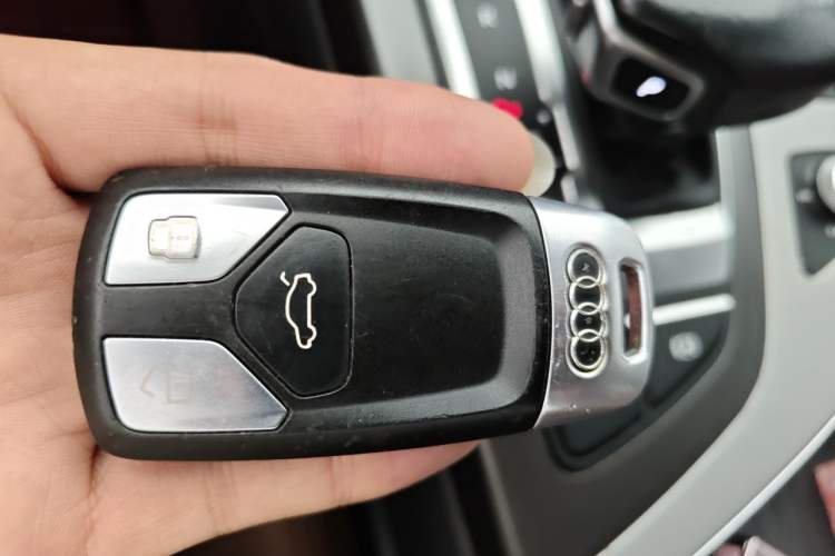 Used Audi Q7 2016 40 TFSI Comfort Model Vehicle Key