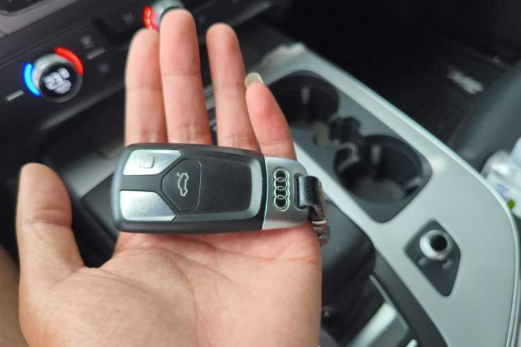 Used Audi Q7 2016 40 TFSI Comfort Model Vehicle Key