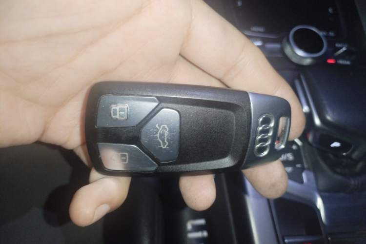 Used Audi Q7 2016 40 TFSI Comfort Model Vehicle Key