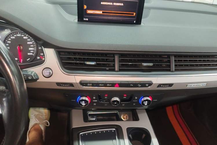 Used Audi Q7 2016 40 TFSI Comfort Model Audio And AC Panel