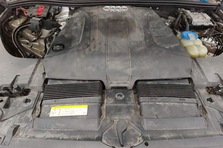 Used Audi Q7 2016 40 TFSI Comfort Model Engine Bay
