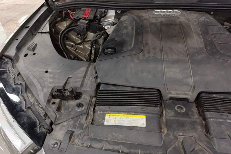Used Audi Q7 2016 40 TFSI Comfort Model Engine Bay Right