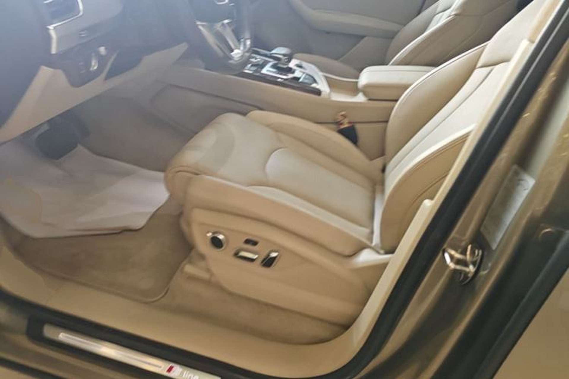 Used Audi Q7  Left Front Seat