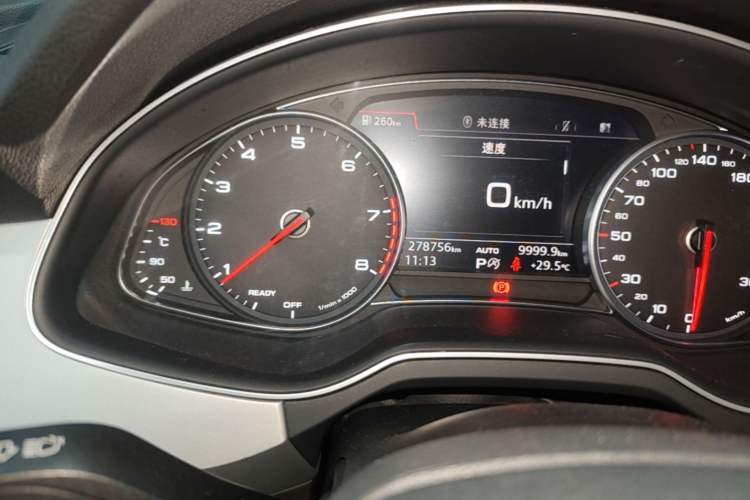 Used Audi Q7 2016 40 TFSI Comfort Model Odometer Close Up