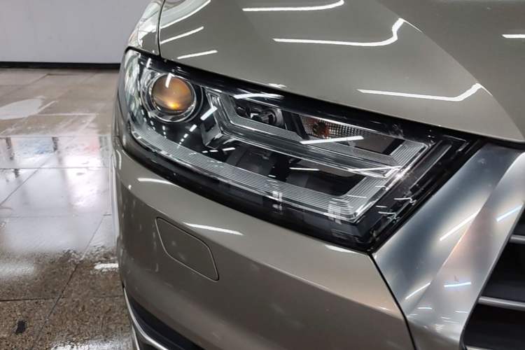 Used Audi Q7 2016 40 TFSI Comfort Model Right Front Headlight