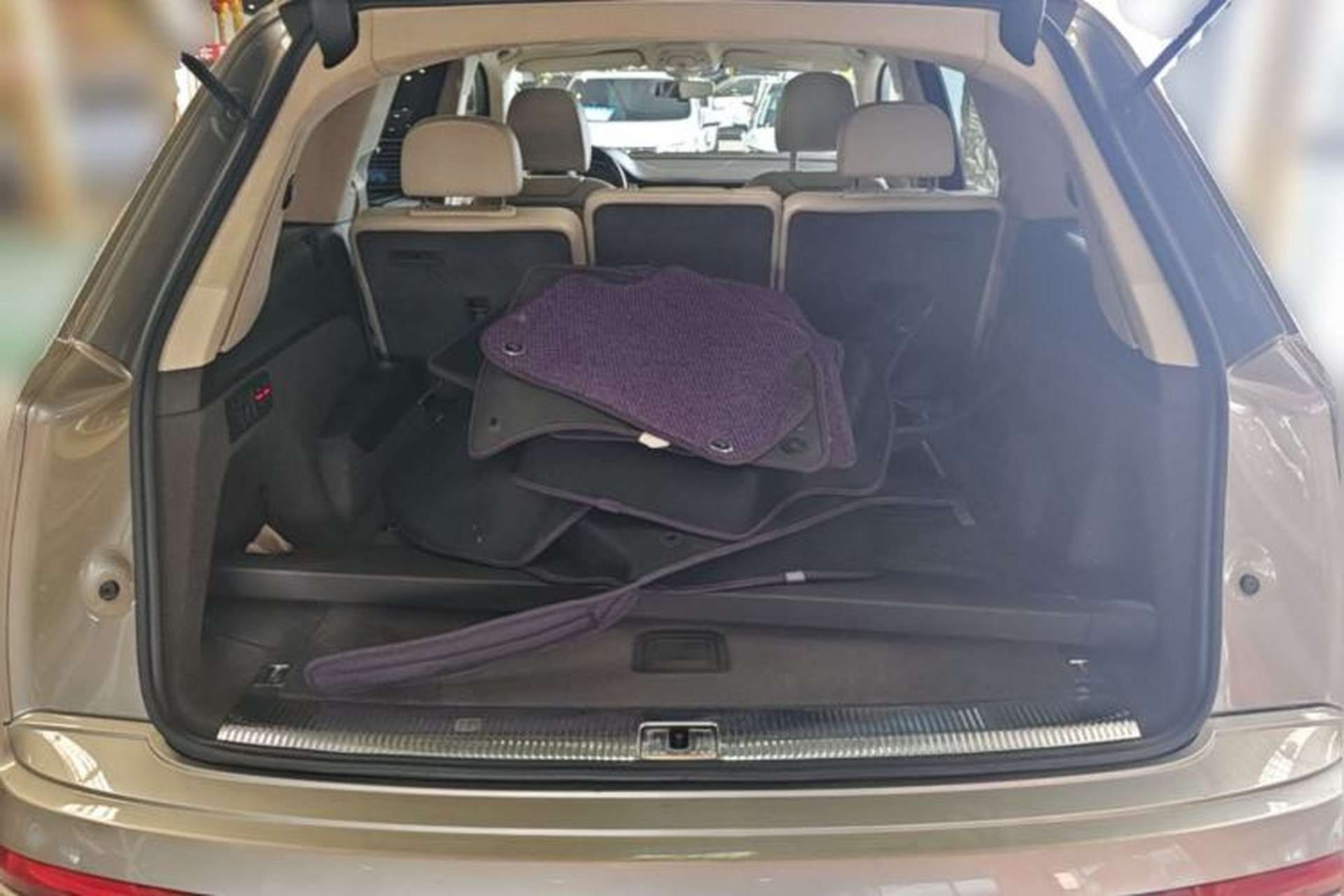 Used Audi Q7  Trunk