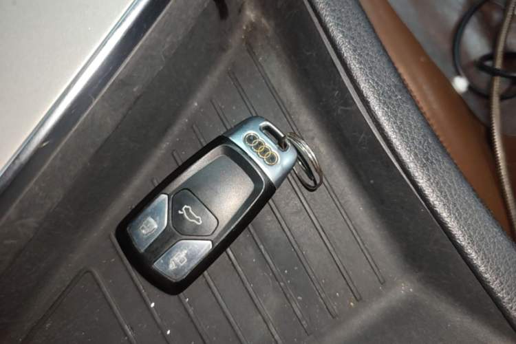 Used Audi Q7 2016 40 TFSI Comfort Model Vehicle Key