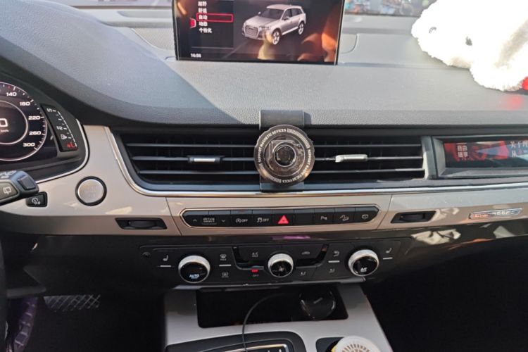 Used Audi Q7  Audio And AC Panel