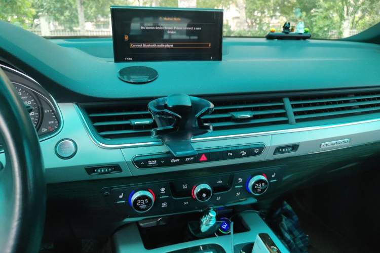 Used Audi Q7  Audio And AC Panel