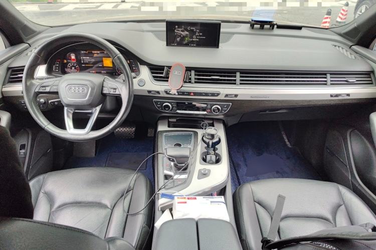 Used Audi Q7  Center Console