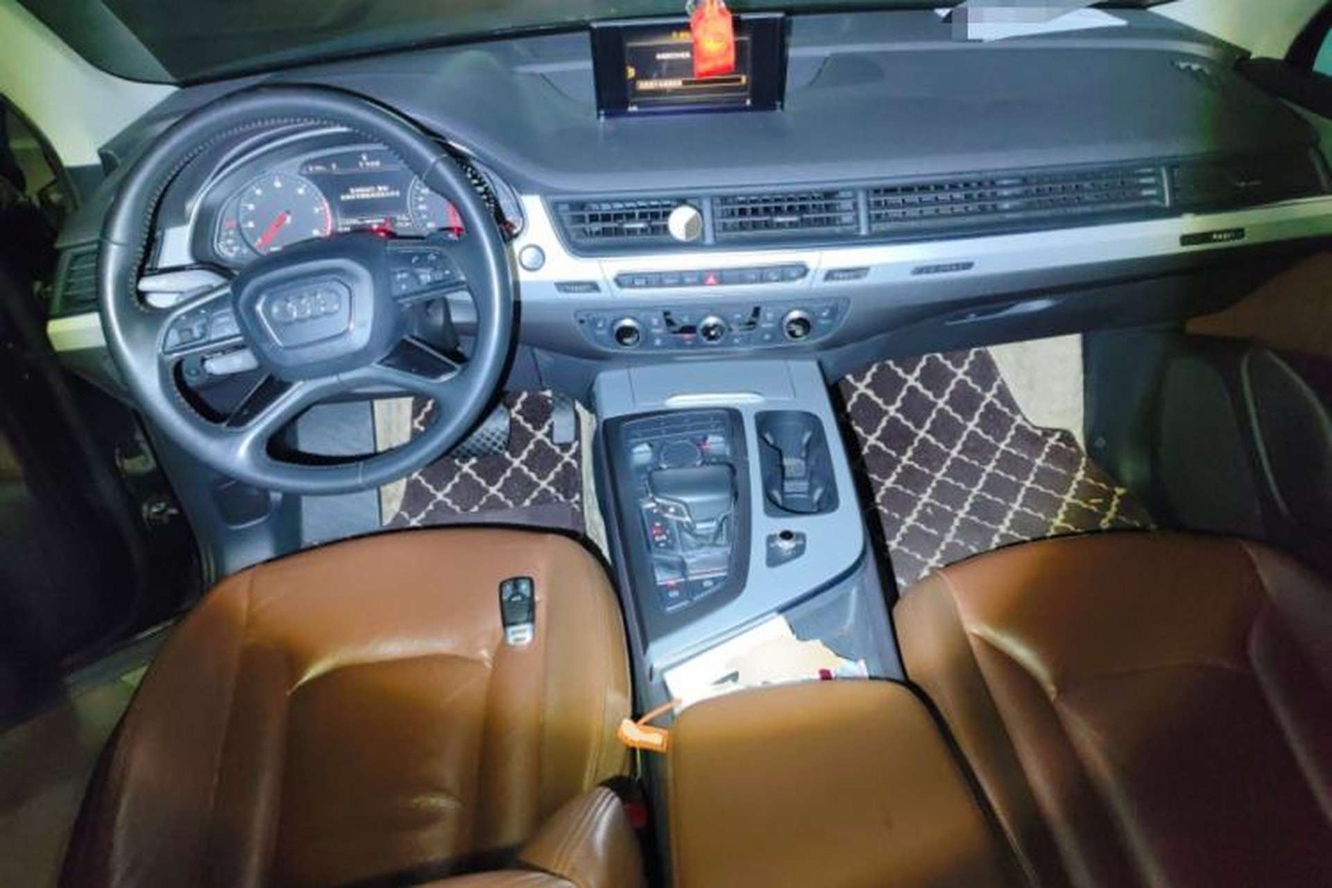 Used Audi Q7  Center Console