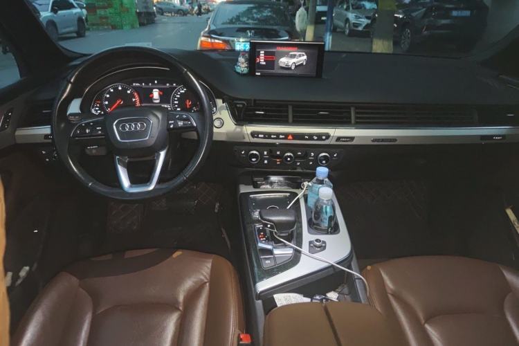 Used Audi Q7  Center Console