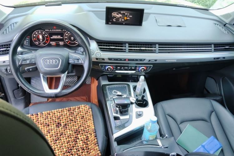 Used Audi Q7  Center Console