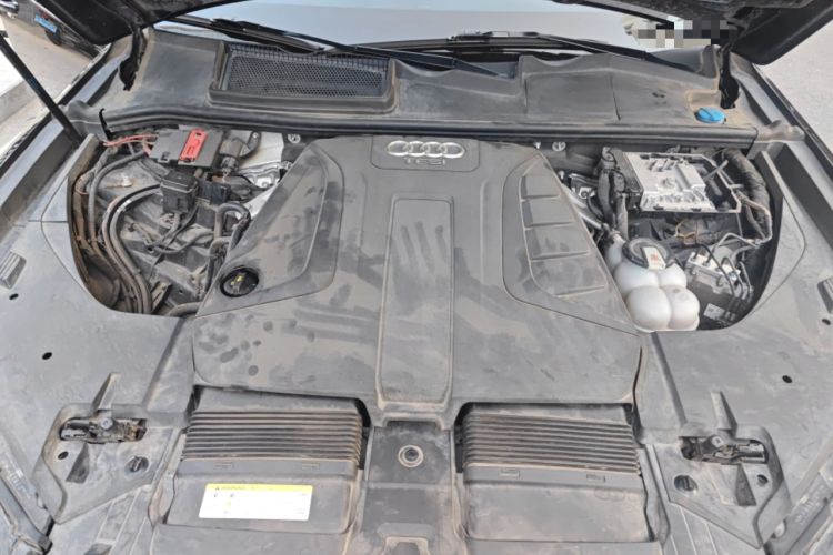 Used Audi Q7  Engine Bay