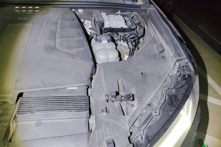 Used Audi Q7  Engine Bay Left