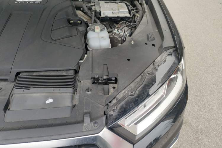 Used Audi Q7  Engine Bay Left