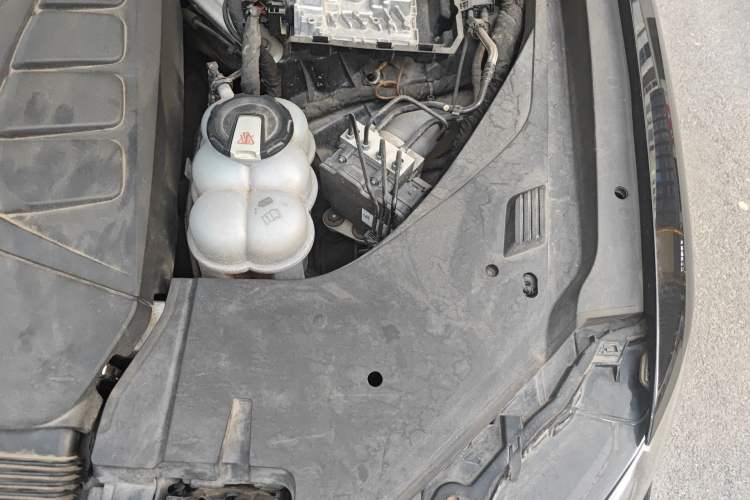 Used Audi Q7  Engine Bay Left