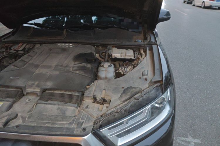 Used Audi Q7  Engine Bay Left