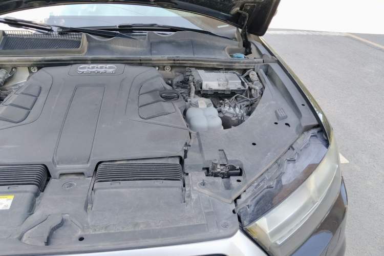 Used Audi Q7  Engine Bay Left