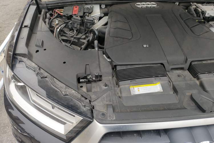 Used Audi Q7  Engine Bay Right