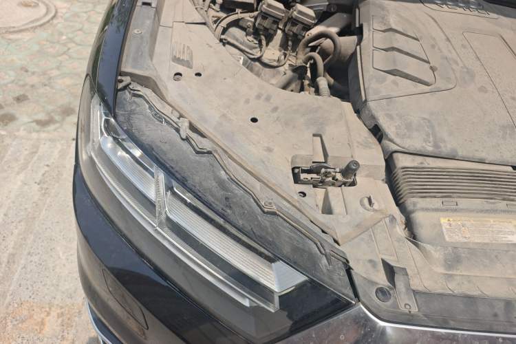 Used Audi Q7  Engine Bay Right