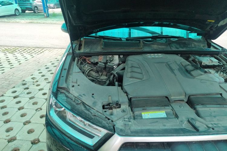 Used Audi Q7  Engine Bay Right
