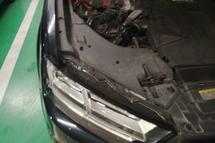 Used Audi Q7  Engine Bay Right