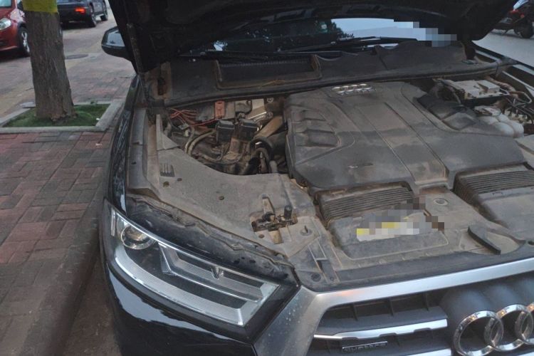 Used Audi Q7  Engine Bay Right