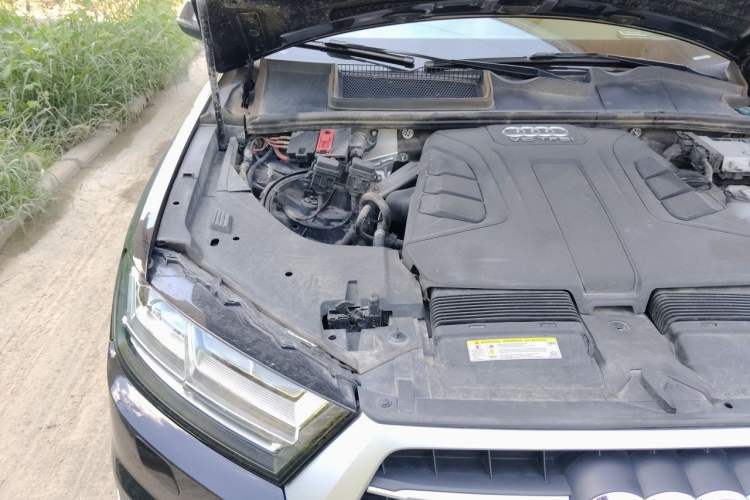 Used Audi Q7  Engine Bay Right