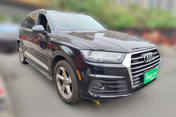 Used Audi Q7  Front Right 45 Deg