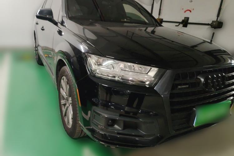 Used Audi Q7  Front Right 45 Deg