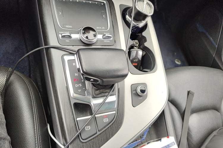 Used Audi Q7  Gear Lever