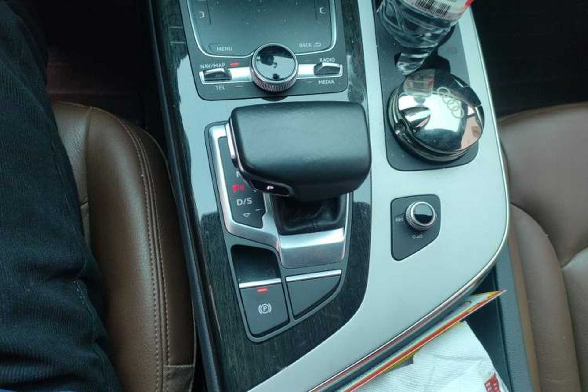 Used Audi Q7  Gear Lever