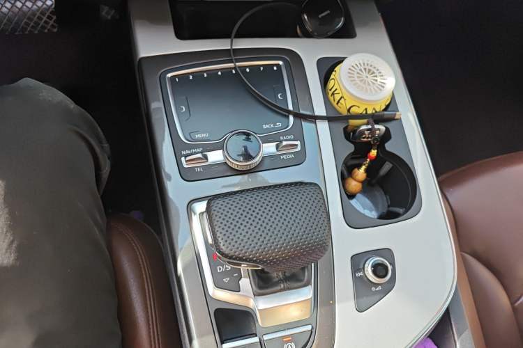 Used Audi Q7  Gear Lever