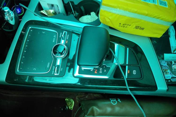Used Audi Q7  Gear Lever