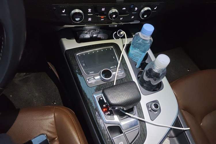 Used Audi Q7  Gear Lever