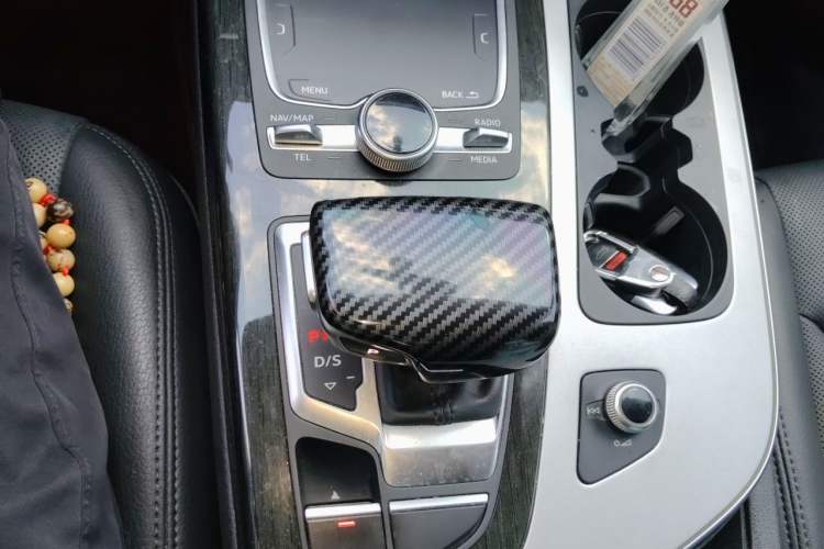 Used Audi Q7  Gear Lever